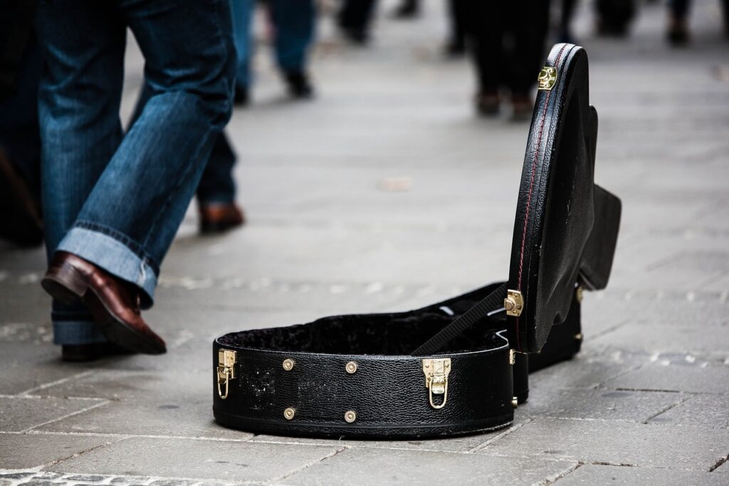 guitar case, street musician, donate-485112.jpg